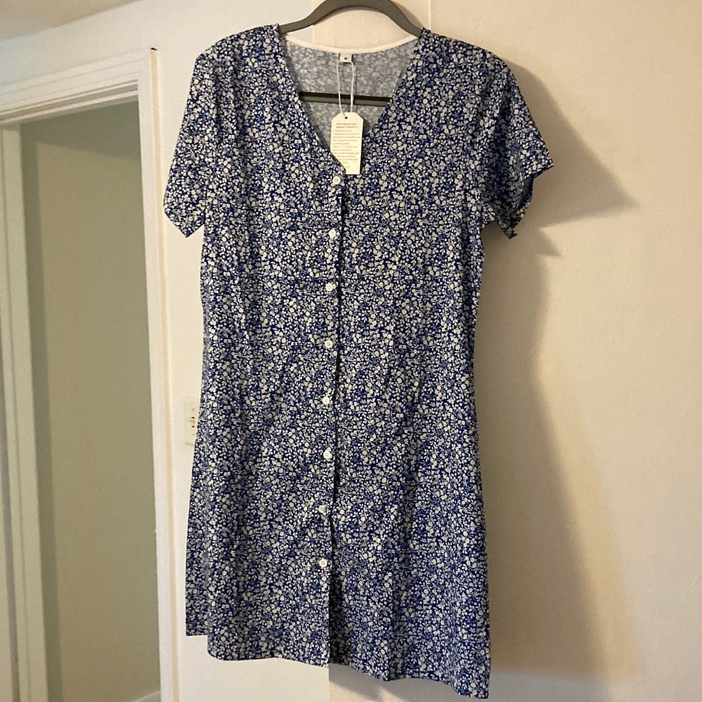 Button-up v neck T-shirt dress